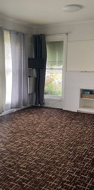 CONVENIENCE AND COMFORT IN CENTRAL BAIRNSDALE - Photo 1