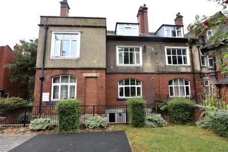 4 bedroom Flat in Wood Lane, Leeds - Photo 2