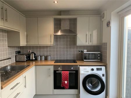 3 bedroom ground floor flat to rent - Photo 5