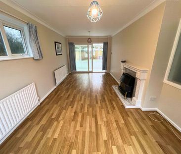 3 bedroom end of terrace house to rent - Photo 2