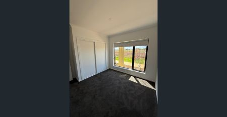 4 Acorn Way, Fraser Rise, Melbourne, VIC — Property for Lease - Photo 3