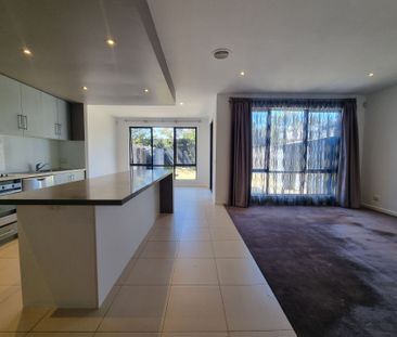 3 Bedroom Townhouse Walk to Westall Station - Photo 2