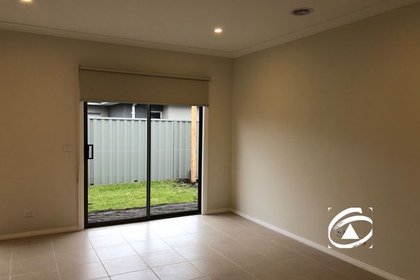 16 Godfrey Avenue, 3977, Cranbourne East Vic - Photo 1