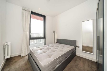 4 bedroom flat to rent - Photo 2