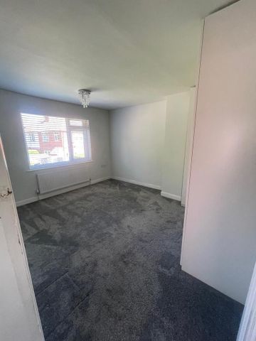 3 bedroom semi-detached house to rent - Photo 4