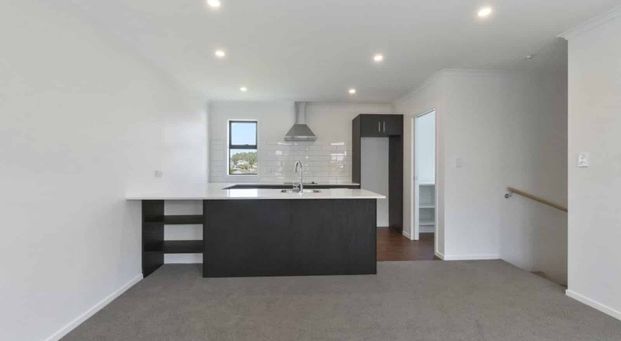 Stylish Townhouse - Photo 1