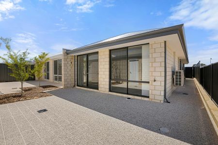 Brand New Modern Home in Prime Lakelands Location! - Photo 3