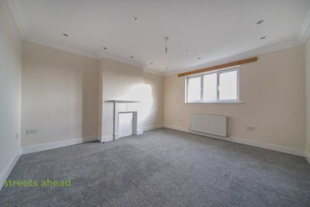 4 bedroom semi-detached house to rent - Photo 2
