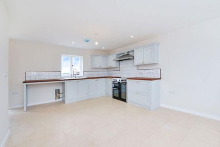 4 bedroom terraced house to rent - Photo 4
