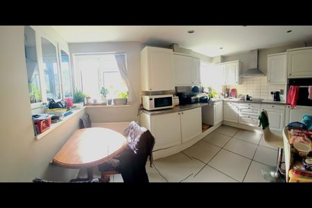 Room in a Shared Flat, Dorset Garden Mitcham, CR4 - Photo 3