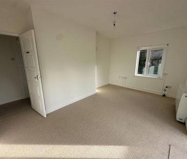 2 bedroom semi-detached bungalow to rent - Photo 6