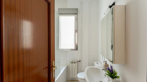 Room in a shared 3-bedroom apartment for rent in Arapiles - Photo 1