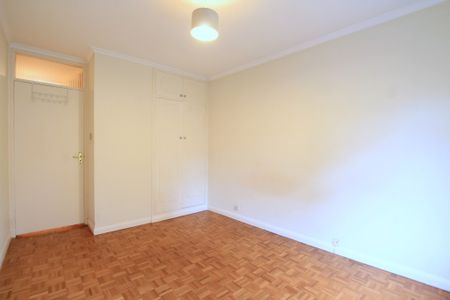 3 Bedroom Apartment, Manor Gate, St. John’s Avenue, London SW15 - Photo 5