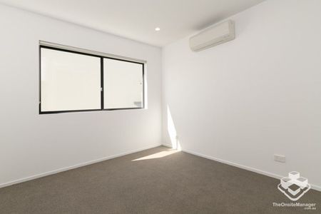 2 bed, 2 bath fully air con Balcony - Photo 4