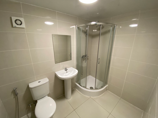 Flat 14, Samara Plaza, Room 2, LS2 9DU, Leeds - Photo 1