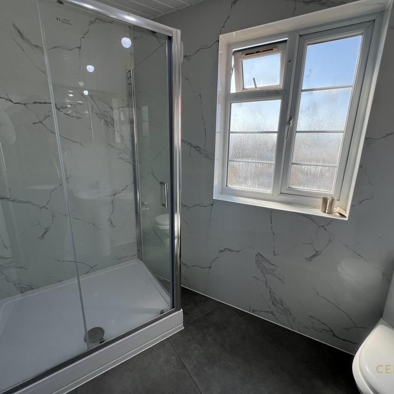 4 bedroom flat to rent - Photo 1