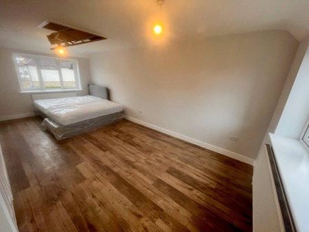 6 bedroom semi-detached house to rent - Photo 4