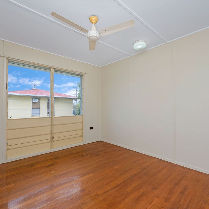 Charming Queenslander Home - Available for Move In Now!! - Photo 1