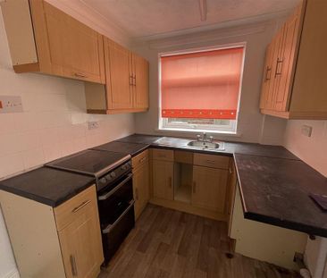 2 bedroom terraced house to rent - Photo 2