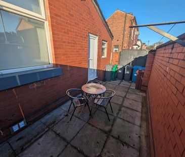 5 bedroom private hall to rent - Photo 4