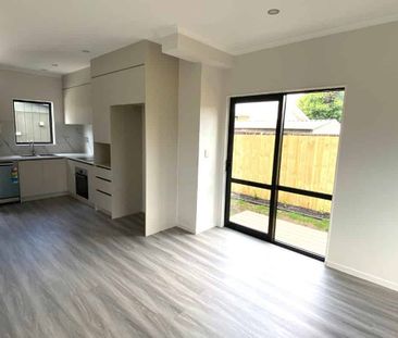 MANGERE EAST, 3 BEDROOMS - Photo 3