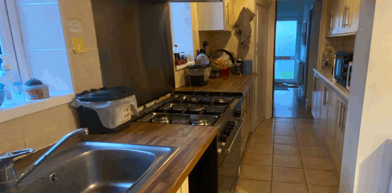 A Lovely Share in Cowley Room 6 - Photo 2