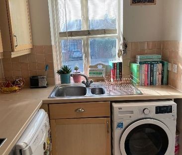 3 Bed Semi-Detached House, Glenburnie Road, SW17 - Photo 1