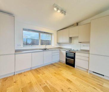 4 bedroom detached house to rent - Photo 6