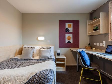 1 bedroom in a flat share to rent - Photo 5