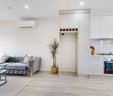 Modern 3 Bedroom Townhouse - Photo 2