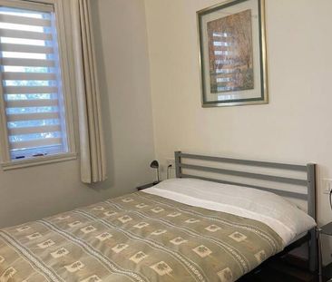 Appartement 3 chambres a coucher plus 3 salles de bain, cuisine, cour - Photo 3