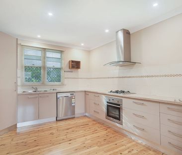 Beautiful Spacious Home Close to Town - Photo 4