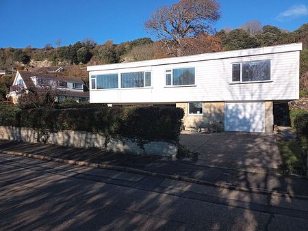 Castle Close, Ventnor - Photo 2