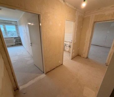 Raum für Ihre Ideen: Renovierungsbedürftige Wohnung mit großem Entw... - Photo 1