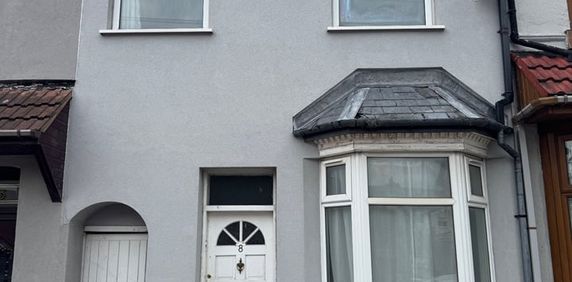 3 Bed Terraced House, Whitehall Road, B9 - Photo 2