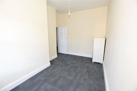 4 bedroom end of terrace house to rent - Photo 4