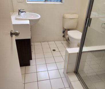 4/113 Sir Fred Schonell Drive, St Lucia, QLD 4067 - Photo 2