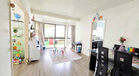 Two Bedroom House - Hutt Central - Photo 3