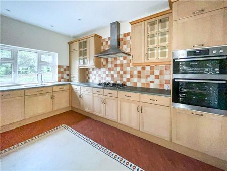 4 bedroom semi-detached house to rent - Photo 2