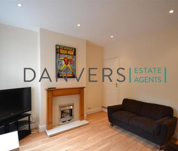 4 bedroom end of terrace house to rent - Photo 1