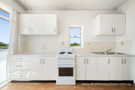 * North facing spacious living - Photo 5