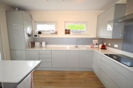 3 bedroom detached bungalow to rent - Photo 4