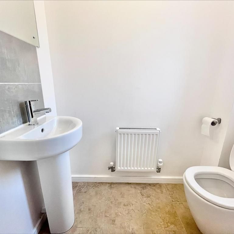 2 bedroom semi-detached house to rent - Photo 1