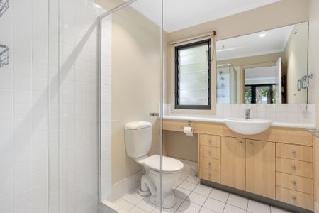 Leafy Bardon Boutique Townhouse Retreat - Photo 5
