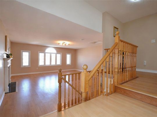 For Lease - 129 DEAN Avenue Unit# Upper Level, Barrie, Ontario - Photo 1