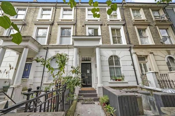 Bamborough Gardens, Shepherds Bush, W12 - Photo 1