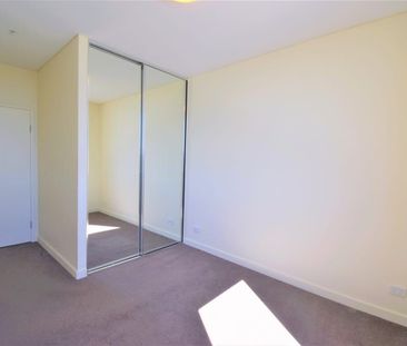 Wolli Creek 2 Bed Room APT for Rent - Photo 3