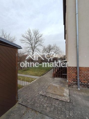 Neu renovierte 4-Raum-Wohnung mit Blick über die Stadt 75 qm Garten, Garage/ Stellplatz - Photo 2