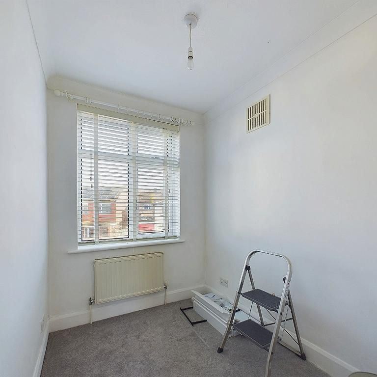 3 bedroom end of terrace house to rent - Photo 1