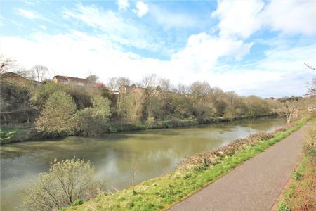 Avon Close, - Photo 2